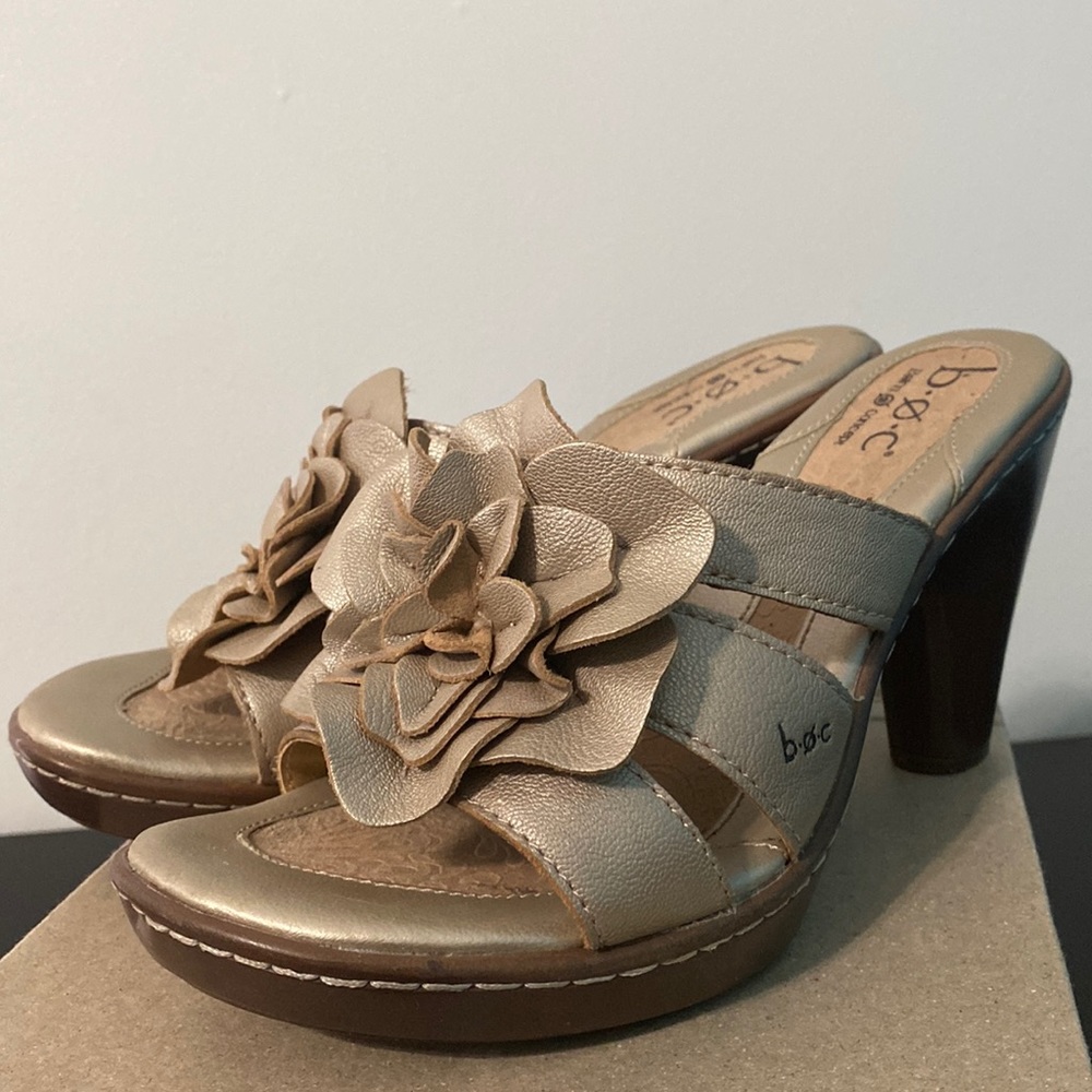 BØRN CONCEPT Champagne Geranium Sandals in Original Box!